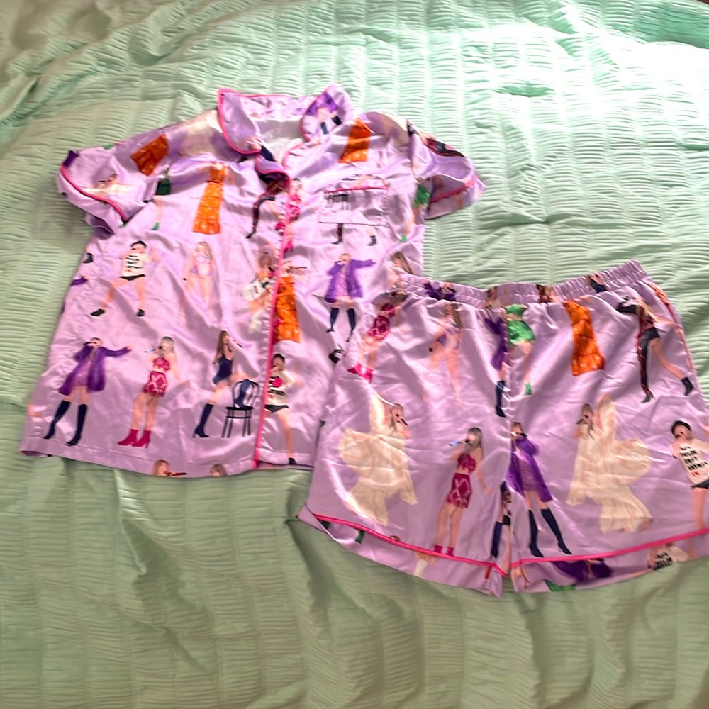 Taylor Swift Silk pajamas SheShow